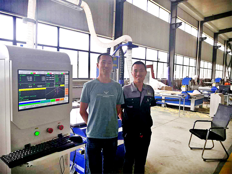 山東威?？蛻粲嗁?325直排換刀加工中心(圖1)