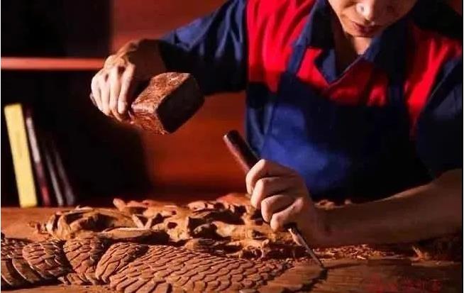 木工雕刻機與手工雕刻有什么區(qū)別？(圖2)